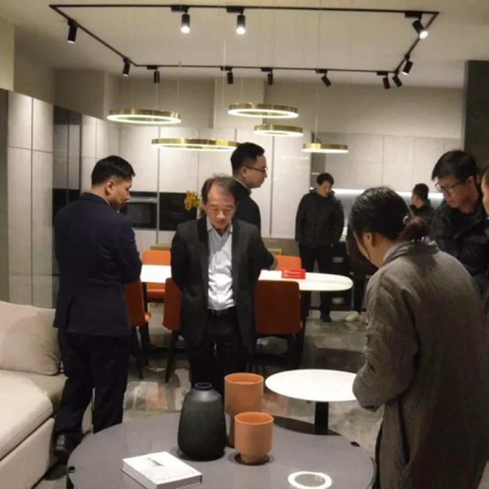 萨米特：收获行业领导新年第一份点赞